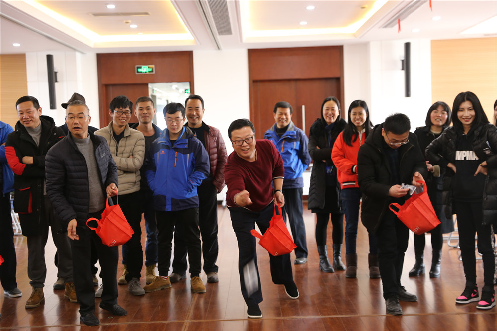 趣味運(yùn)動(dòng)添快樂 全員參與展風(fēng)采