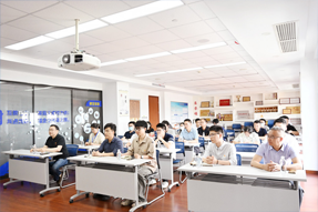 踏上新征程 奮斗正當(dāng)時(shí)